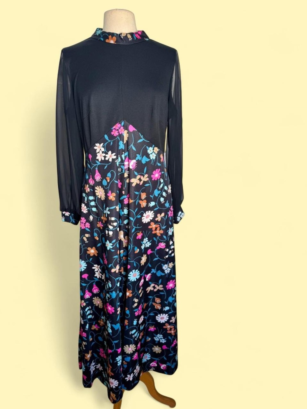 70s vintage floral maxi dress, size L - Picture 2 of 8